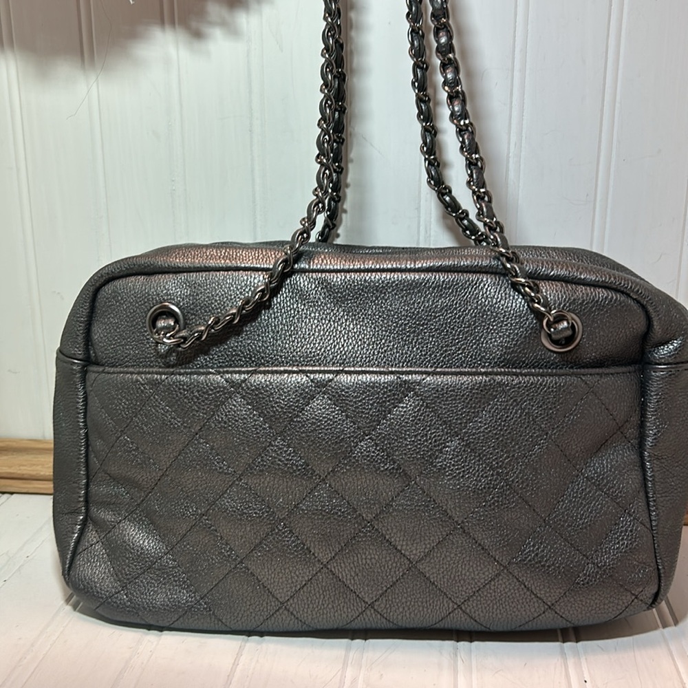 Forever 21 Quilted grey bag w8th chain accent on strap